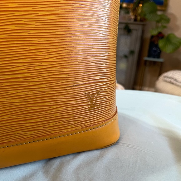 Vuitton Yellow Epi Leather Alma Bag - Picture 6 of 17